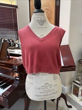 Aeropostale Rose Red V‑Neck Crop Sweater Tank